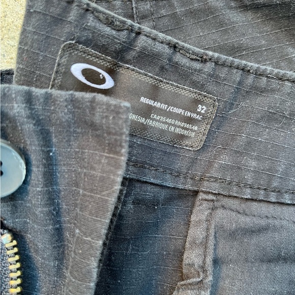 Men's Oakley Shorts Black Solid 32 Cargo Pocket Zip Beach Summer Flat Casual - Picture 10 of 11